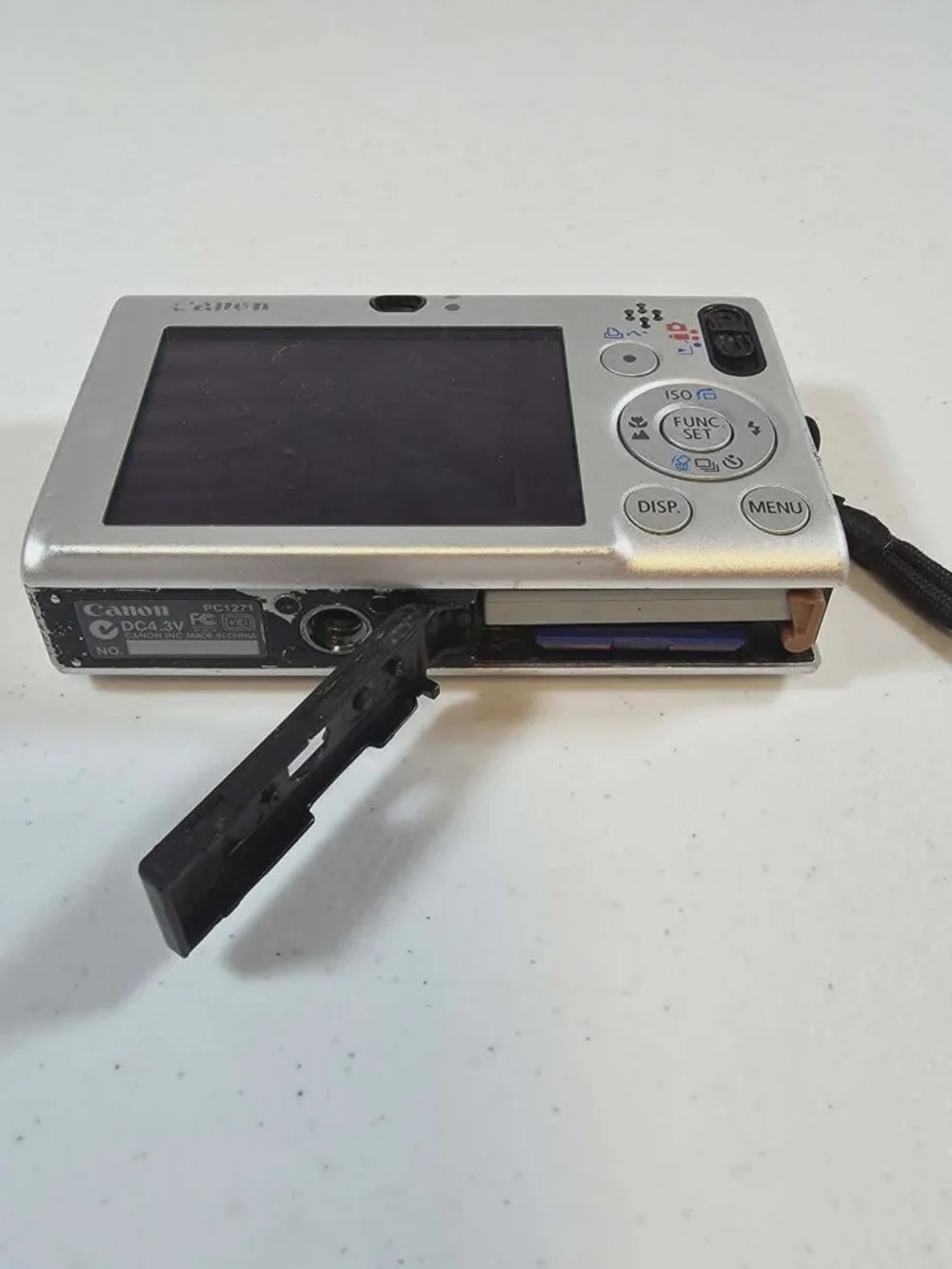 CANON POWER SHOT SD1100 IS DIGITAL ELPH SILVER CAMERA **READ**